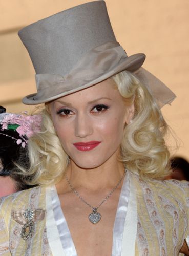 Gwen Stefani Plastic Surgery True or False