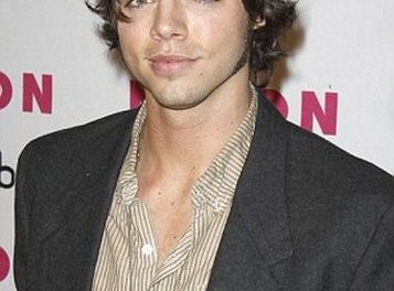Reid Ewing Plastic Surgery: A Health Hazard?