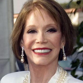Mary Tyler Moore Plastic Surgery: Just Too Much of it